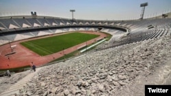 نمایی از سکوهای تخریب‌شده در ورزشگاه آزادی