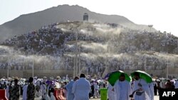 Арафат тоосу. Архив сүрөт. 