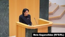 სალომე ზურაბიშვილი პარლამენტში ბოლოს მოხსენებით წარდგა.
