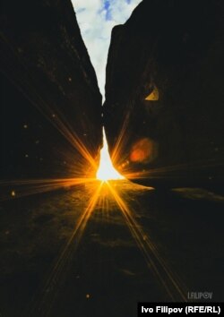 "Провиралката", както я наричат жителите на село Лиляч, община Невестино. Снимката е от изложбата на Иво Филипов "Паметта на скалите".