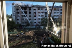 Stambena zgrada u Lvivu pogođena u ruskom raketnom napadu, 15. avgust 2023.