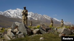 Granični izviđači, pripadnici pakistanske vojske, čuvaju stražu u Čitralu.
