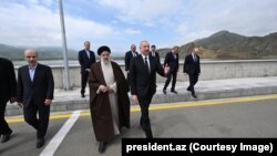 ابراهیم رئیسی برای افتتاح یک سد به کنار رود ارس رفته بود؛ در کنار الهام علی‌یف، همتای آذربایجانی خود