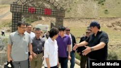 Министрлер кабинетинин төрагасынын орун басары Бакыт Төрөбаев Кытай өкмөтүнүн өкүлдөрү менен. 30-июнь, 2024-жыл. 