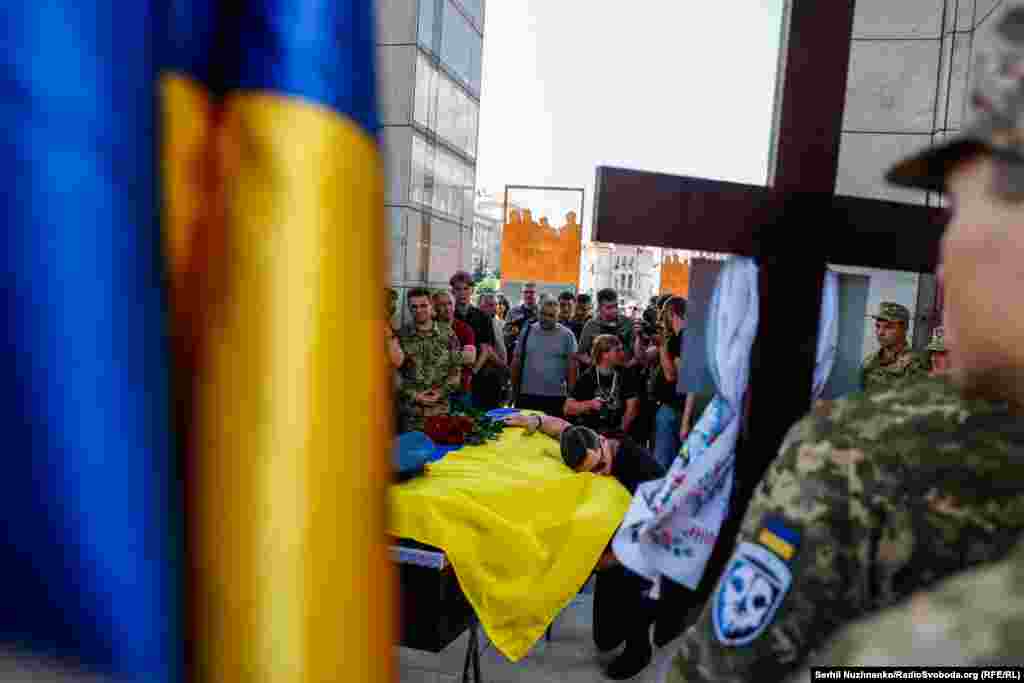 &laquo;Про таких, як він, та його побратимів, я впевнений, будуть писати книги і знімати фільми. Він назавжди залишиться в історії України, як незламний захисник і як повітряний ас&raquo;, &ndash; переконаний командувач Повітряного командування &laquo;Центр&raquo;