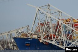 Brod "Dali" posle udara u most u Baltimoru, 26. mart 2024.