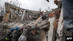 Akcija spašavanja nakon ruskog udara na stambenu zgradu u Slovjansku