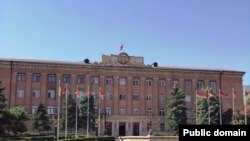 Жикчил Тоолуу Карабак аймагынын де-факто башчысы отурган имарат. 14-апрель, 2023-жыл. Иллюстрациялык сүрөт.