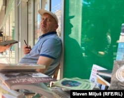 Zdravko kaže da je ranije verovao u vojsku, ali da to više nije slučaj.