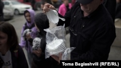 სათვალეები ძალიან მალე გამოილია, პირბადეები ჯერ კიდევ არის