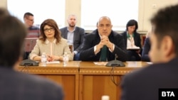 Председателят на ГЕРБ Бойко Борисов и Десислава Атанасова от партията на лидерска среща с коалицията ПП-ДБ, 25 април 20223 г. 