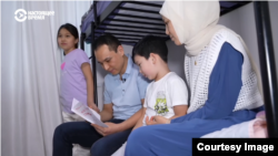 Азат Тарыхчиев үй-бүлөсү менен. Киев, Украина. 