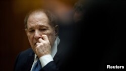 Bovši filmski producent i mogul Harvey Weinstein na sudu u Los Angelesu, 4. oktobar 2022. 