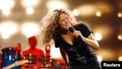 Шакира по време на свой концерт през 2006 г.