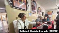 Бир мандаттуу Ош шайлоо округундагы добушканалардын бири.