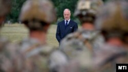 Szalay-Bobrovniczky Kristóf honvédelmi miniszter az MH 5. Bocskai István Lövészdandár Kiképzőbázisán 2022. június 15-én