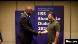 Ллойд Остин менен Владимир Зеленский Сингапурдагы жолугушууда, 2-июнь, 2024-жыл.