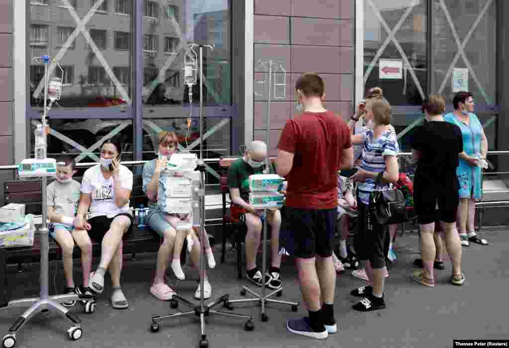 Пациенты детской больницы &quot;Охматдет&quot; после российского ракетного удара по&nbsp;Киеву, 8 июля 2024.