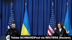 Віцепрезидентка США Камала Гарріс та президент України Володимир Зеленський під час Мюнхенської безпекової конференції, 17 лютого 2024 року