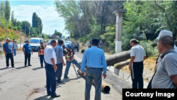 Обрушившийся с моста кусок трубы на трассе Ош – Кара-Суу, 12 августа 2023 г. 