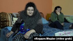 Скрин з відео «Кордон.Медіа». Жительки Рижівки, яких вивезли під обстрілами