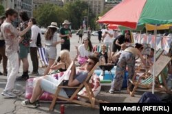 Studenti u akciji "Letovanje ispred Narodne skupštine".