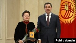 Жазуучу Меңди Мамазаирова "Манас" ордени менен сыйланды. Бишкек. 12-сентябрь, 2023-жыл