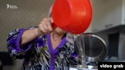 Шаарда күн ысыгандан бери айрым райондун тургундары бир нече күндөн бери суу чыкпай жатканына даттанууда.