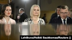 Finska premijerka i liderka socijaldemokrata Sanna Marin, lider Nacionalne koalicione partije Petteri Orpo i liderka Finske stranke Riika Purra na prijemu za medije u vezi sa finskim parlamentarnim izborima, u Helsinkiju, 2. april 2023.