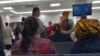 Aşgabadyň halkara aeroportundaky ýolagçylar (Illýustrasiýa suraty)