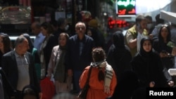 Иранда жижабы жок же аны туура эмес кийгендерге айып салынат же камалат.