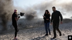 На полігоні. Журналістка Радіо Свобода, ведуча програми Свобод Live Власта Лазур і міністр міністр внутрішній справ України Ігор Клименко. 7 червня 2024 року