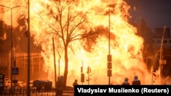 Пожар после ракетного удара по Киеву
