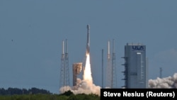 Ракета Atlas V з двома астронавтами на борту корабля Boeing Starliner-1 стартує з космодрому на мисі Канаверал, штат Флорида, США, 5 червня 2024 року