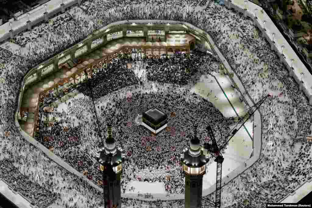 Sipas të dhënave në faqen zyrtare të Bashkësisë Islame të Kosovës (BIK), rreth 1.570 besimtarë nga Kosova këtë vit janë nisur për haxhillëk.