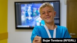 Emir Lezi, nxënësi nga Kosova që fitoi medalje në garën për shkencë në Olimpiadën STEM në Paris të Francës.