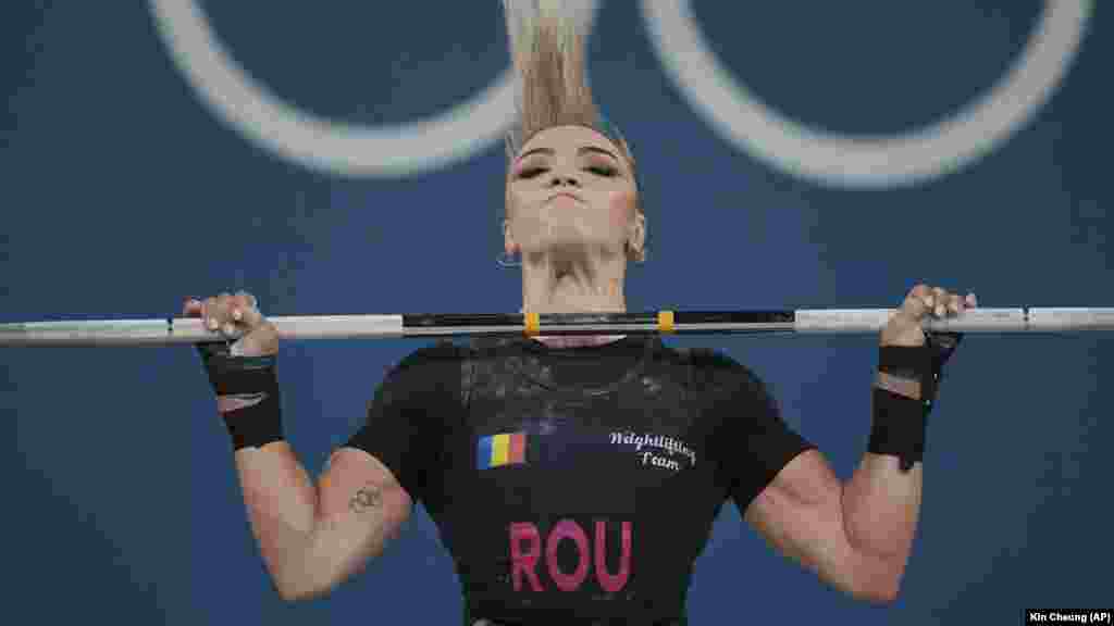 Михаела Валентина Камбеи од Романија се натпреваруваше во дисциплината кревање тегови за жени до 49 килограми и сребрен медал на 7 август.