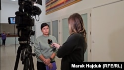 По словам Екатерины Есипенко, переписываться с мужем нет возможности, а созваниваются они раз в месяц