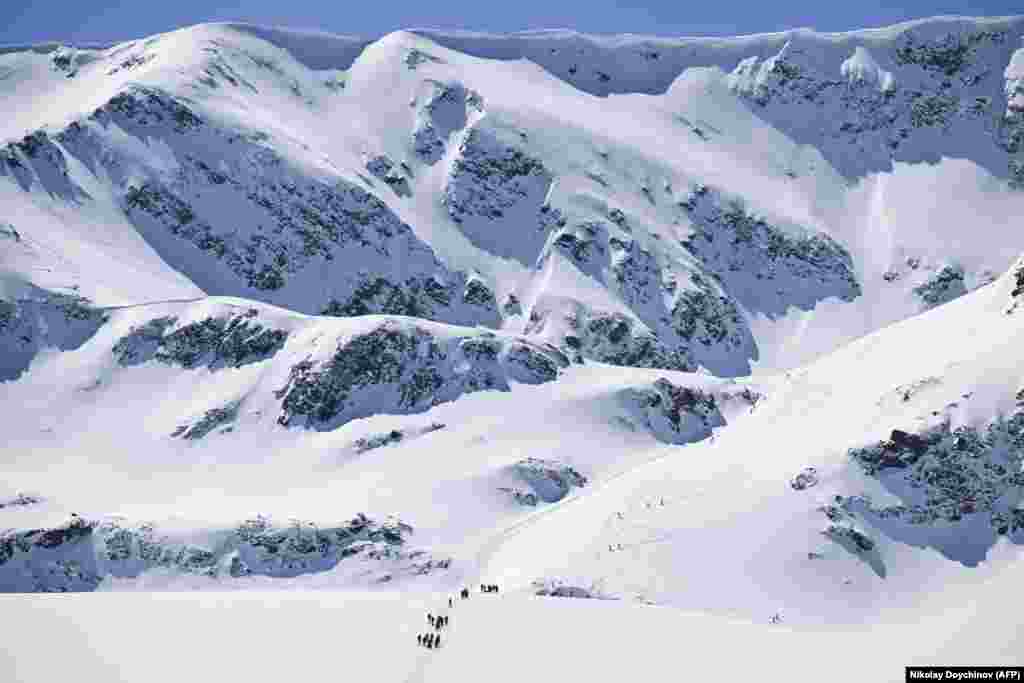 Восхождение на Рилу. Фонд Ela I Ti приобретает альпинистское снаряжение и сани для перевозки людей на пожертвования и деньги спонсоров