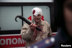 Поранений учасник мітингу в Донецьку. 28 квітня 2014 року