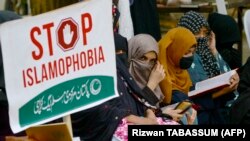 Швециядагы акциядан кийин Пакистанда нааразылыкка чыккандар. 