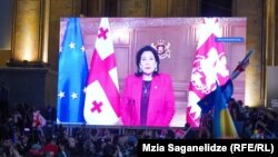 საქართველოს პრეზიდენტი აქციის მონაწილეებს მიმართავს. 28 მაისი