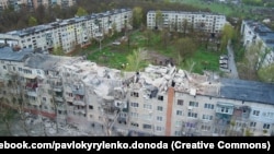 Granatiranje stambene zgrade na istoku Ukrajine u Slovjansku, 14. april 2023. 