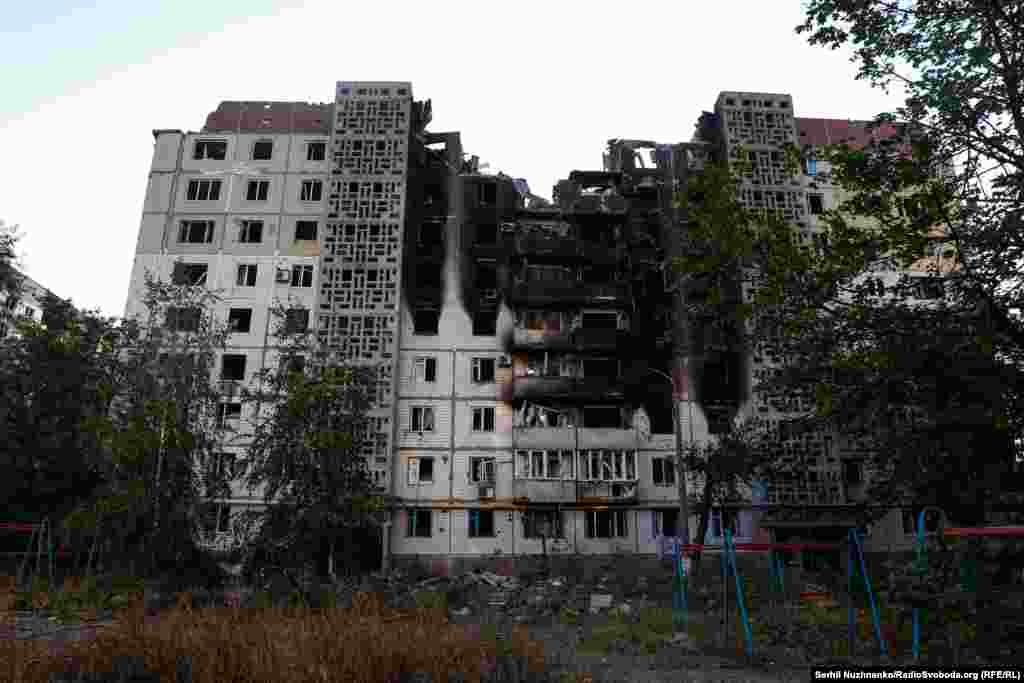 Місто постійно намагаються захопити російські війська, адже його територія є стратегічно важливою, кажуть фахівці. Поруч проходить залізниця і важливі автошляхи