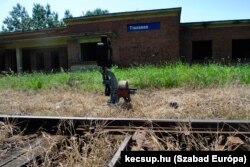 Ablakot, ajtót, idővel a falakat is széthordják