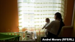 Ana susține că părinții nu au vorbit cu ea niciodată despre relațiile sexuale, dar știa anumite lucruri de la școală.