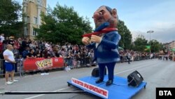 Шествието преминаваше по улиците на Габрово в продължение на два часа.