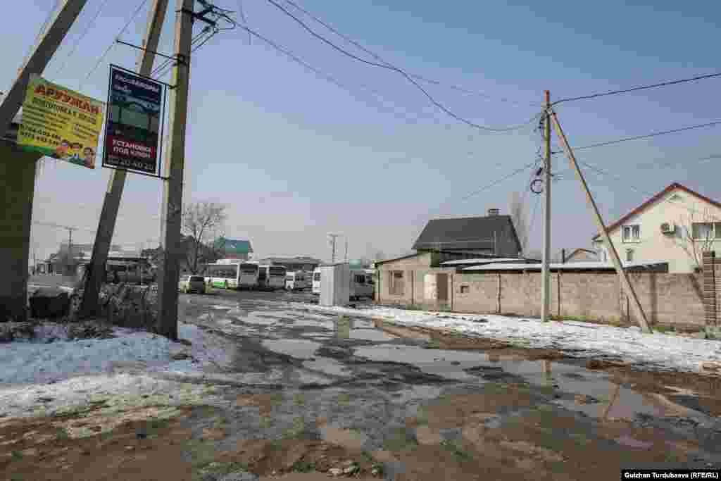 Арча-Бешик конушундагы автобус токтоочу акыркы бекет. Андан ары жөө басууга туура келет.&nbsp;