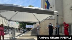 Locuitorilor care vin să plătească taxele sau care au nevoie de diverse documente fiscale li se spune că este închis.