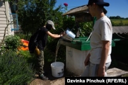 Djeca u kampu imaju obavezu da ispunjavaju svakodnevne dužnosti